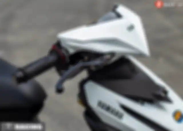 Bagian kokpit terpasang aksesoris aftermarket kece.