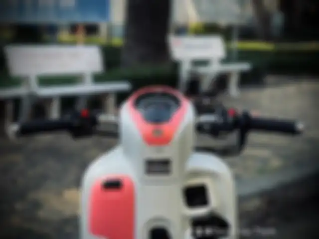 Panel saklar diganti dengan part dari Domino. Handgrip pakai part TBT.