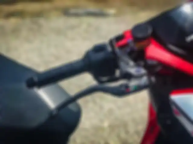 Pakai master rem Brembo RCS 19 Corsa Corta.