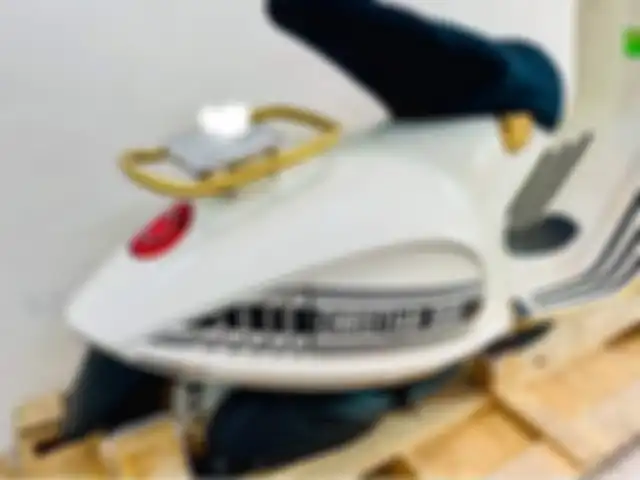 Vespa 946 Christian Dior di Vietnam punya pelat nomor cantik. Bikin harganya melambung!
