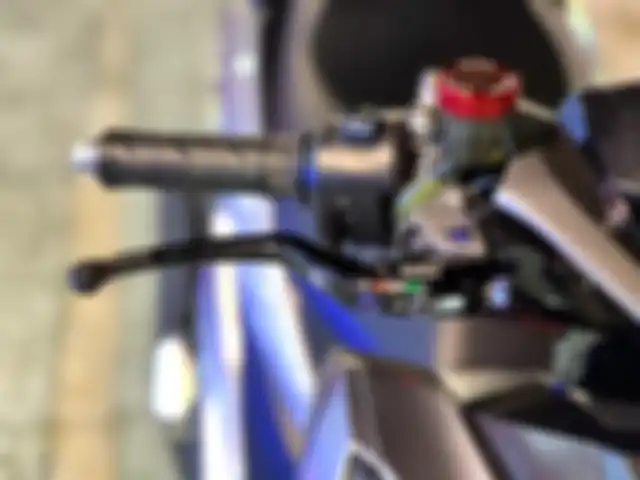 Master rem Brembo RCS di sebelah kanan.