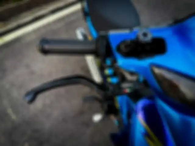 Pakai master rem Brembo RCS dan gas spontan Domino.