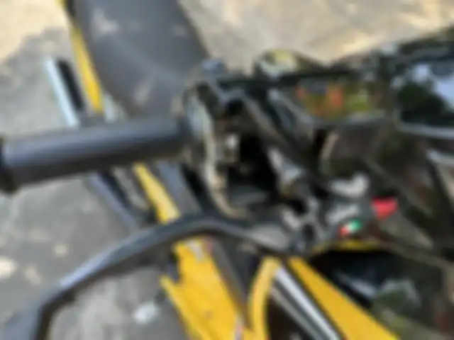 Master rem Brembo RCS dan gas spontan Uma Racing.