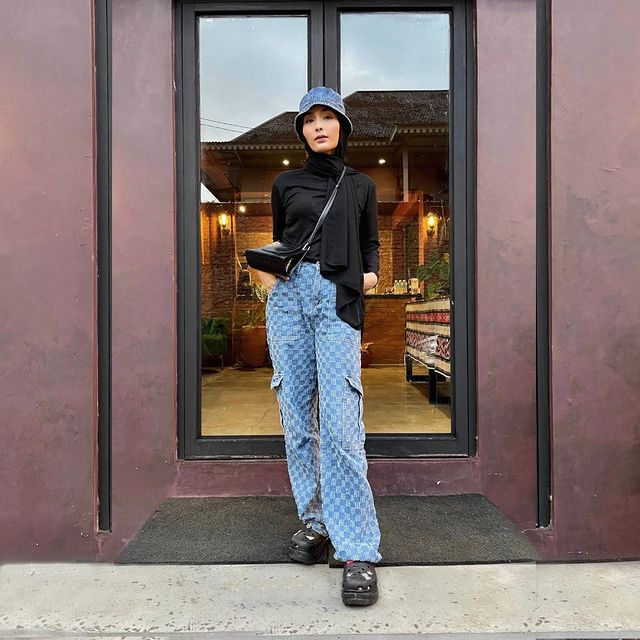 Ide OOTD hijab dengan berbagai macam topi