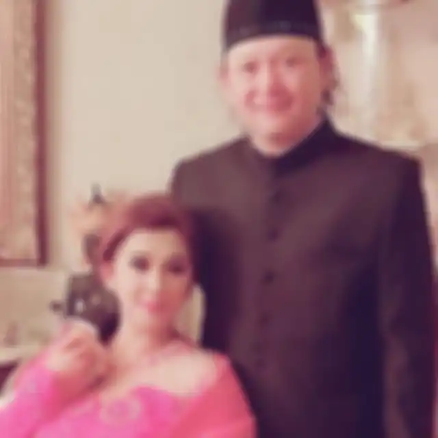 Rika Callebaut bersama sang suami, Ari Sigit  