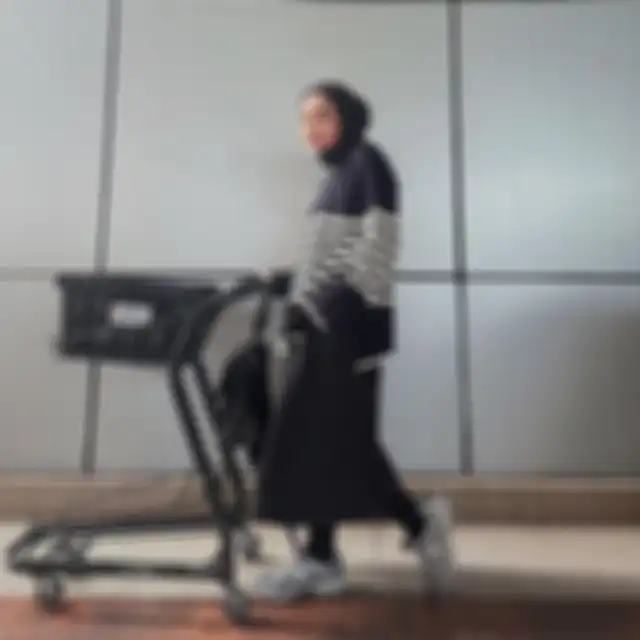 OOTD hijab pakai atasan hitam ala selebgram