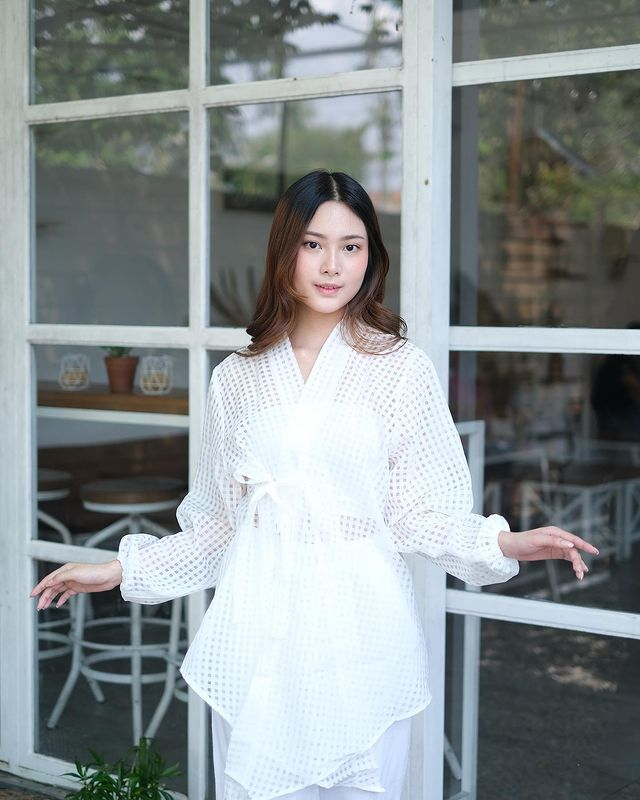 Outer putih baju lebaran 2023