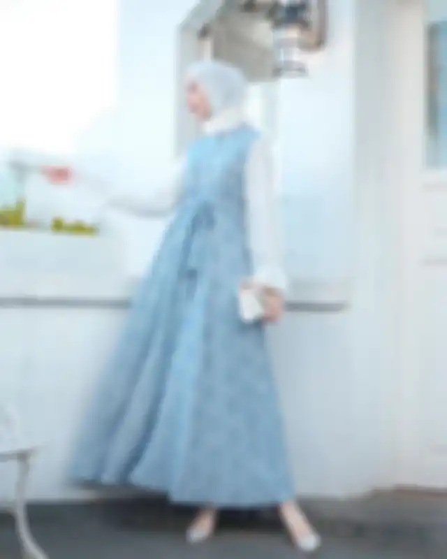 Model dress warna baby blue buat lebaran