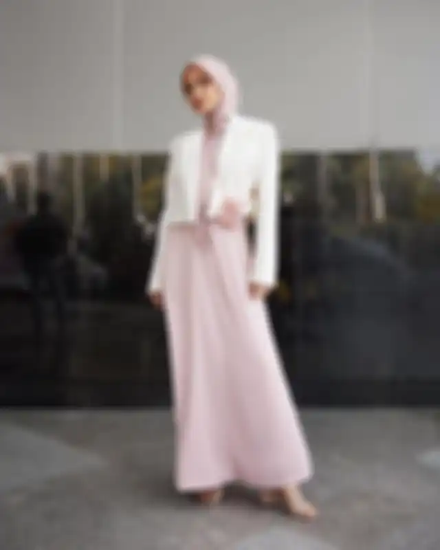 Sleeveless dress buat outfit hijab