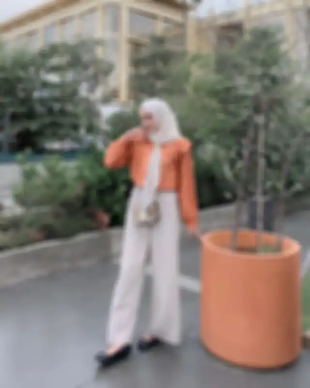 OOTD hijab warna oranye