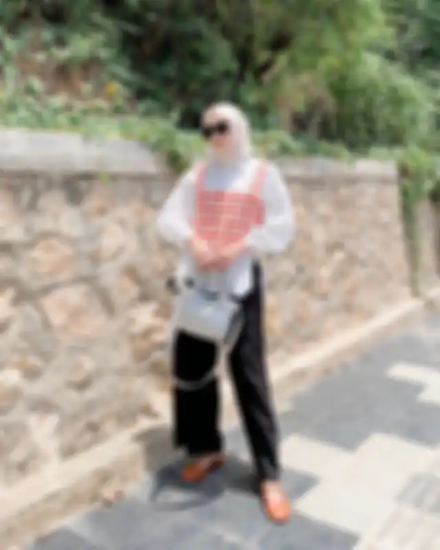 OOTD hijab warna oranye