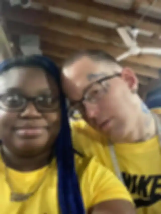 Gloria Williams (35) dan  Brian Coulter (31)