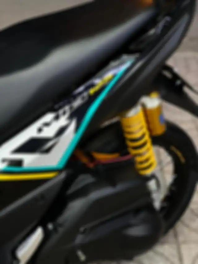 Sokbreker Ohlins dipilih untuk kenyamanan di suspensi.