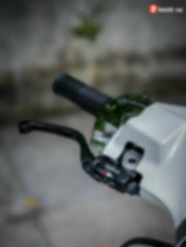 Master rem Brembo RCS 15 terpasang di Vespa Sprint ini.