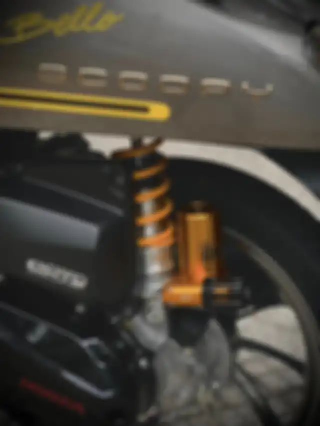Sokbreker Ohlins beserta HPA jadi pilihan di sektor peredam kejut.