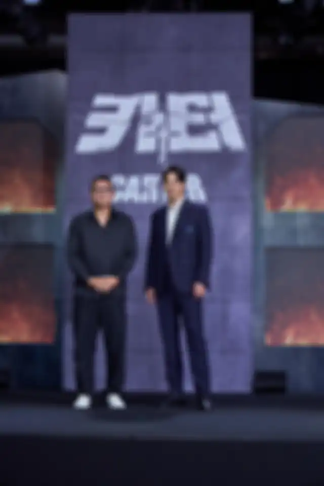Aktor Joo Won (kanan) dan sutradara Jung Byung-gil berpose di konferensi pers film Carter, di JW Marriott Dongdaemun Square Seoul.