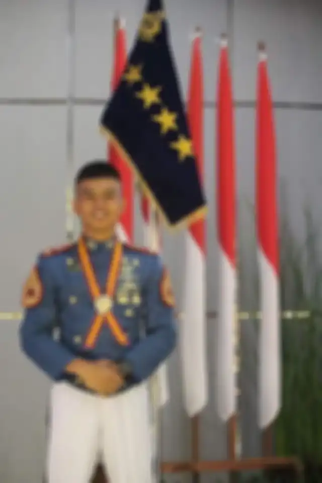 Foto Komandan Pos Marinir TNI AL yang gugur di Papua tersebar di media sosial. Anggota Marinir itu mengalami luka berat di bagian lengan. 