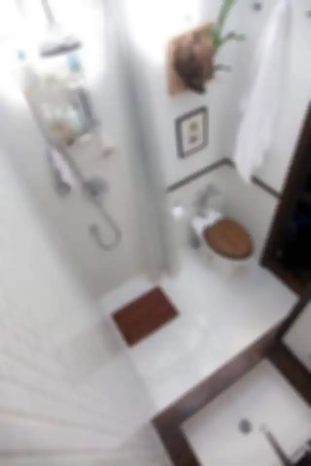 Pemilik rumah mungil jangan gundah gulana. Kamar mandi tanpa ventilasi menjadi anti pengap pakai cara mujarab ini.