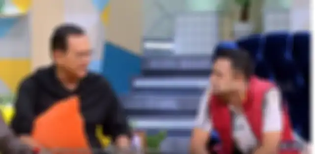 Tangkapan layar acara Okay Bos dengan bintang tamu Roy Marten dan Kriss Hatta  