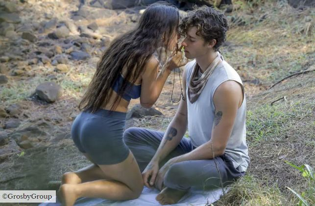Shawn Mendes dan instruktur Yoga