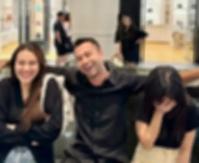 Fuji dan Aaliyah Massaid foto bareng Raffi Ahmad