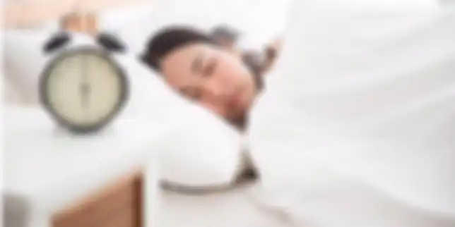 Tidur berselimut tebal di suhu yang lebih dingin lebih nyaman, asal jangan lembap. 
