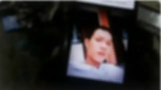 Foto tampang pelaku mutilasi kurir ojol Ridho Suhendra disebarkan. Beberapa foto yang dirilis oleh polisi itu ditayangkan stasiun TV. 