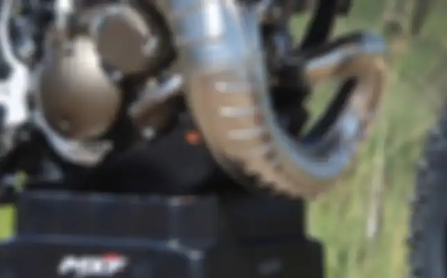 Mesin 2-tak di motor trail MXF 250TS.