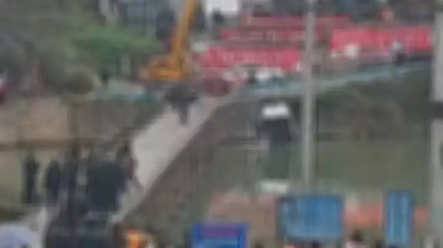 Ironis, Cowok Ini Bikin Mobilnya Nyebur ke Sungai, 10 Menit Setelah Lolos Tes Mengemudi