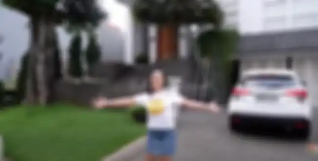 Bagian depan rumah Boy