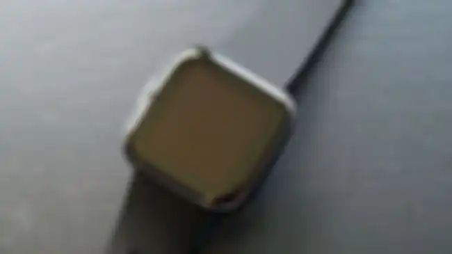 Terlihat bagian bezel yang cukup tebal