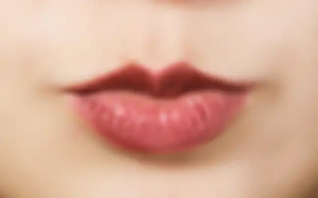 Bibir bawah lebih besar dari bibir atas