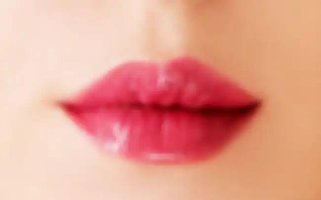 Bibir tebal tapi kecil