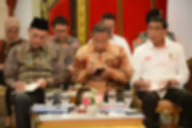 Dari kiri ke kanan, Menteri Koordinator Kemaritiman Luhut Binsar Pandjaitan, Menteri Koordinator Perekonomian Darmin Nasution, dan Menteri Koordinator Politik, Hukum, dan Keamanan Wiranto menghadiri Rapat Kabinet Paripurna tentang evaluasi pelaksanaan RPJMN 2014-2019 dan persiapan implementasi APBN 