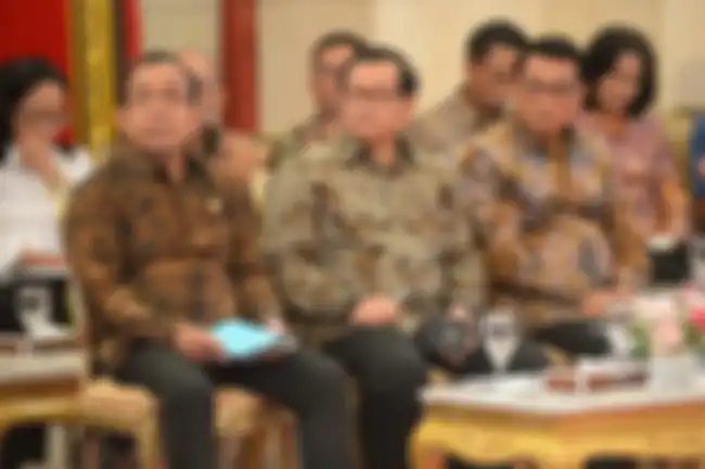 Dari kiri ke kanan, Menteri Sekretaris Negara Pratikno, Sekretaris Kabinet Pramono Anung, dan Kepala Staf Kepresidenan Moeldoko menghadiri Rapat Kabinet Paripurna tentang evaluasi pelaksanaan RPJMN 2014-2019 dan persiapan implementasi APBN 2020,  di Istana Negara, Jakarta, Kamis (3/10/2019). 