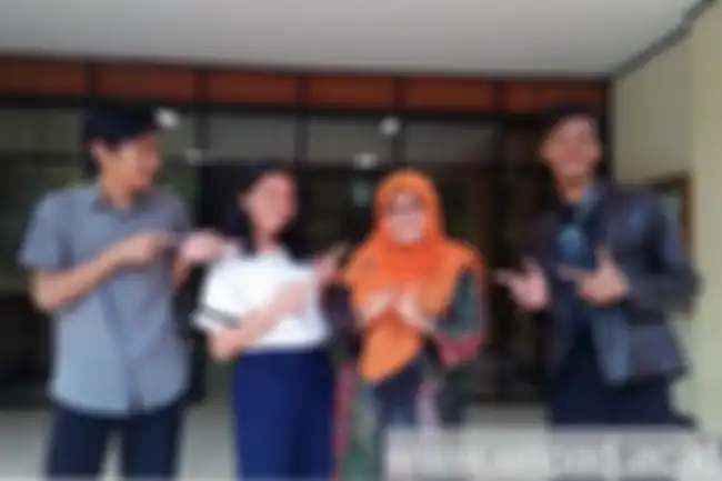 Tiga mahasiswa Kimia Universitas Padjadjaran Geofanny Sarah Hutabarat, Dzikri Tafwadi Qodir, dan Hendri Setiawan, dengan dosen pembimbing Dr. Atiek Rostika Noviyanti, M.Si., mengembangkan metode sintesis komposit dari cangkang telur ayam.