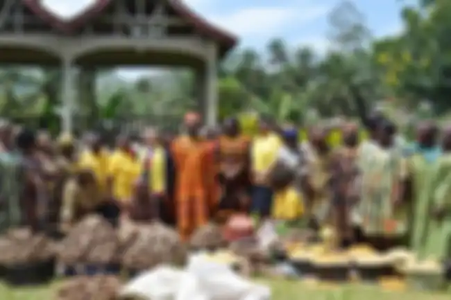 Keluarga Raja Abumbi yang Memiliki Istri Berjumlah 100 Orang.