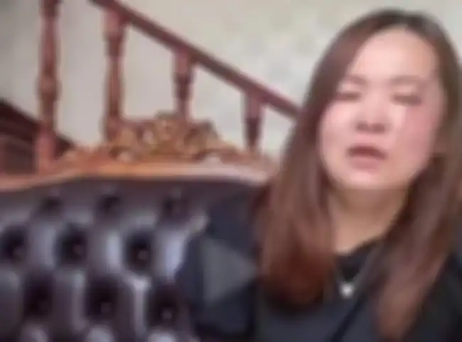 Siaran langsung Kim Dung di depan ribuan orang di Douyin.