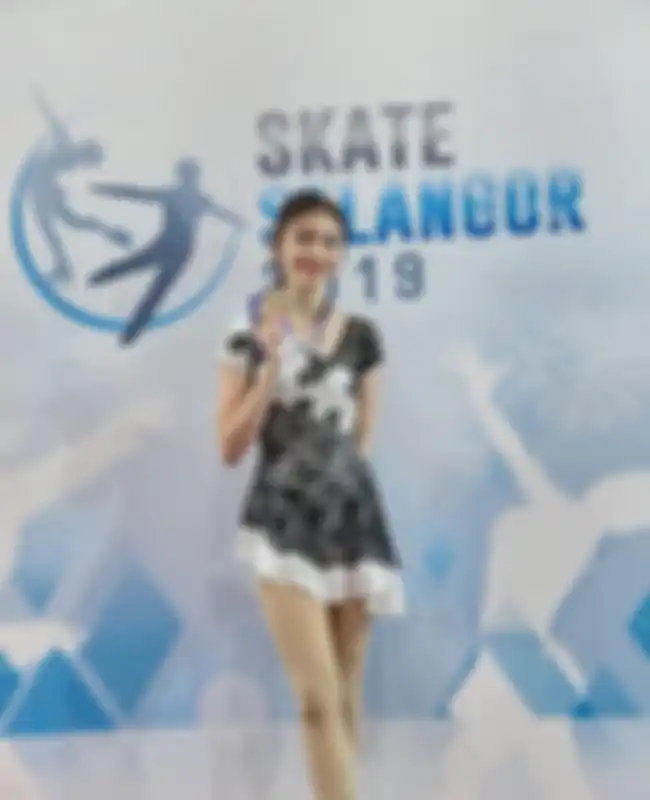 Sasi Assmara jago ice skating