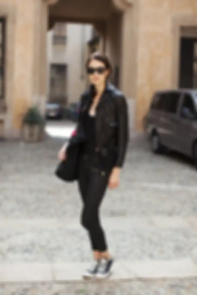 Outfit warna hitam