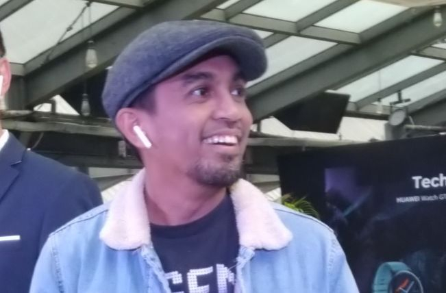 Glenn Fredly di acara peluncuran perangkat Huawei.