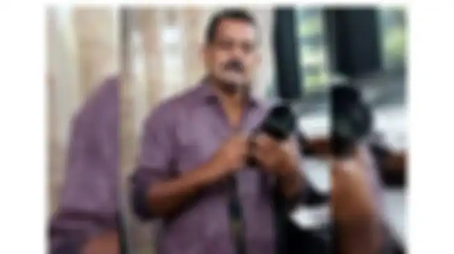 Seorang fotografer di India yang juga memakai metode ini untuk menentukan harga fotonya.
