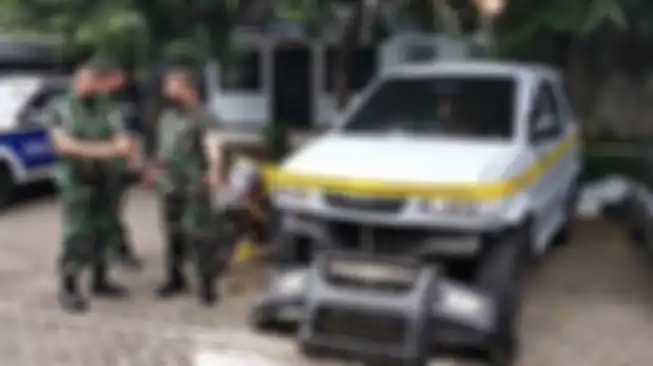 Kolonel Priyanto membentak anak buahnya yang terus merengek agar membawa korban kecelakaan Nagreg ke rumah sakit. 