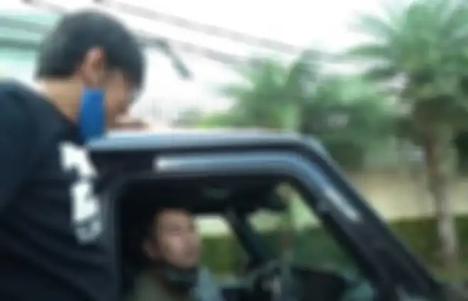 Raut wajah Raffi Ahmad saat melihat koleksi mobil sport Andre Taulany