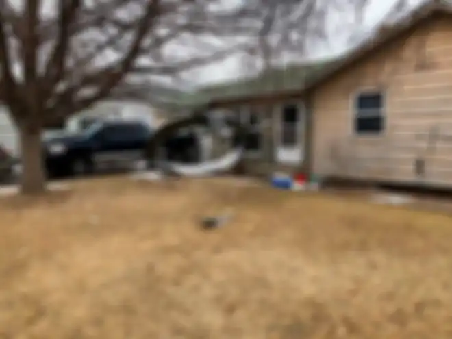 Puing pesawat yang jatuh di atap rumah warga Denver, Colorado