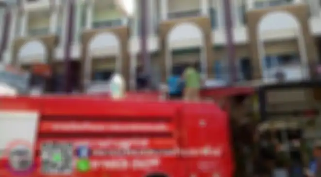 Karena panik mereka akhirnya memanggil petugas kepolisian setempat.