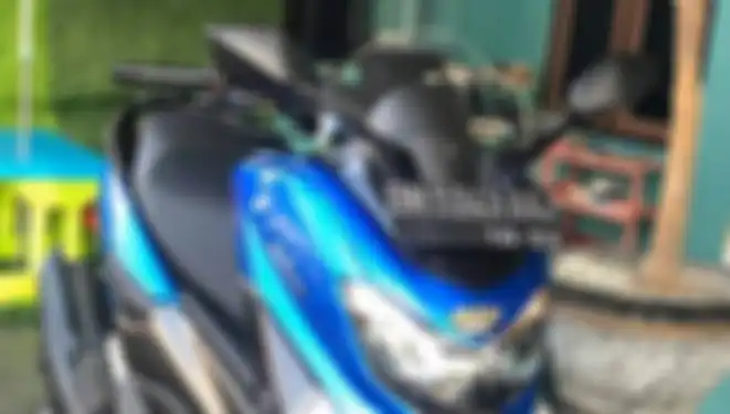 Spion CB250R yang dipasang di windshields