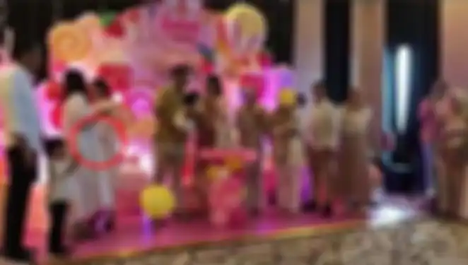 Perut Selvi Ananda terlihat jelas membuncit saat dilihat dari samping.