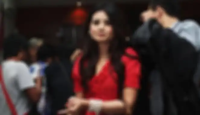Model Novi Amelia pernah membuat heboh gegara nyaris tanpa busana saat menbarak pejalan kaki. Dia mendapat vonis hukuman penjara.