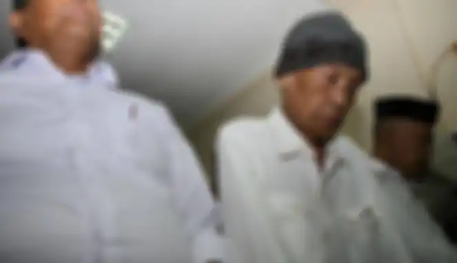 Sahabat Nunung Srimulat, Tessy sempat mendapat nasihat dari Ustaz Arifin Ilham. Tessy pernah menenggak cairan pembersih kamar mandi. 